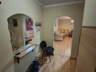 3-комн. квартира, 80 м², 1/9 этаж