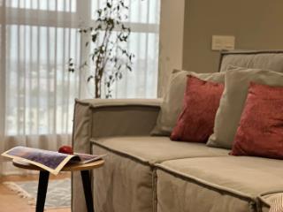 2-комн. квартира, 82 м², 9/15 этаж