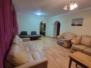 3-комн. квартира, 80 м², 1/9 этаж