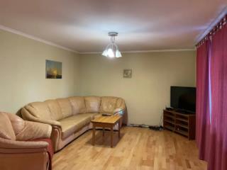 3-комн. квартира, 80 м², 1/9 этаж