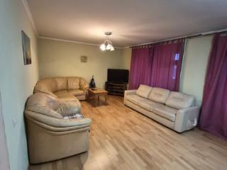 3-комн. квартира, 80 м², 1/9 этаж