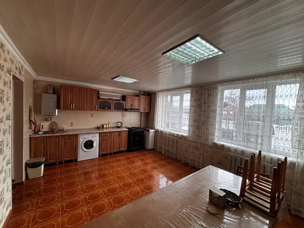 2-комн. квартира, 80 м2, 1/2 этаж