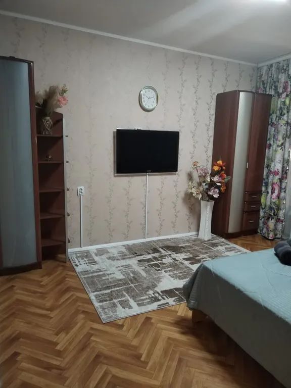 2-комн. квартира, 60 м2, 1/4 этаж