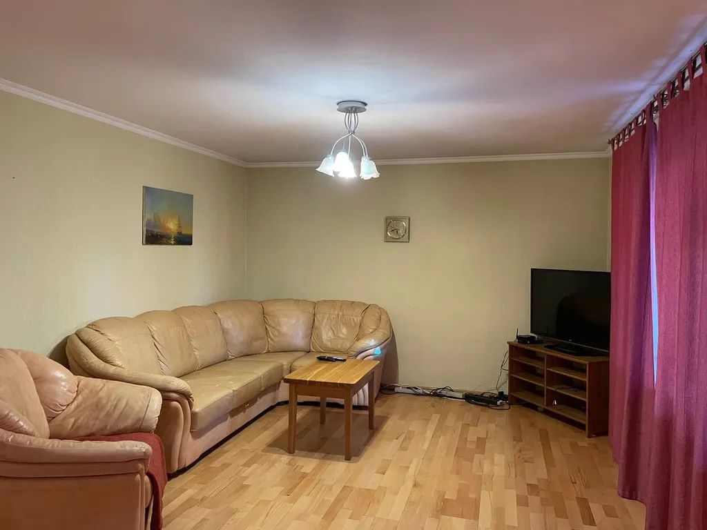 3-комн. квартира, 80 м², 1/9 этаж