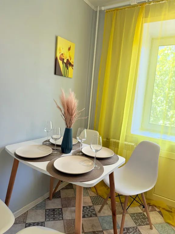 2-комн. квартира, 58 м², 2/5 этаж
