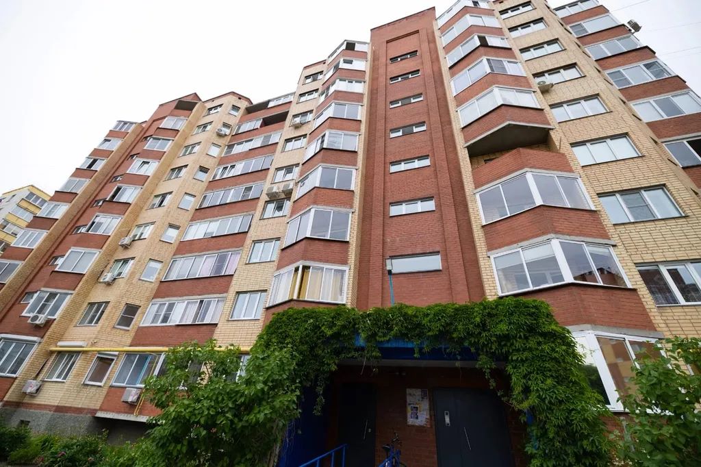 2-комн., 42 м², 1/9 этаж