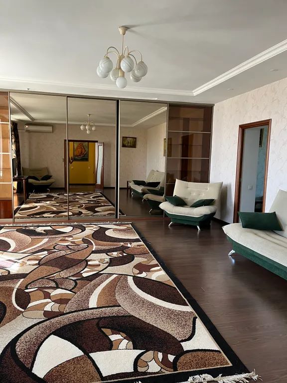 2-комн. квартира, 87 м2, 7/7 этаж