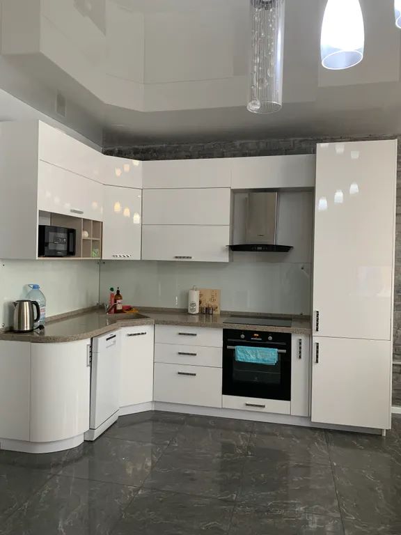 3-комн. квартира, 90 м2, 8/25 этаж